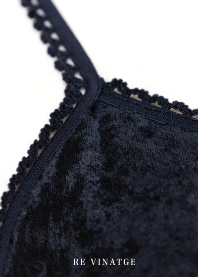 緞面與絨布拼接簡約黑色小洋裝7