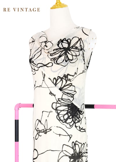 色鉛筆小花米白色洋裝9