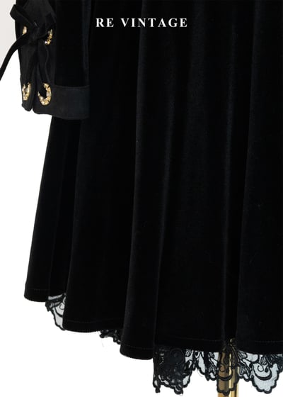 宮廷中優雅叛逆黑絨蕾絲洋裝14