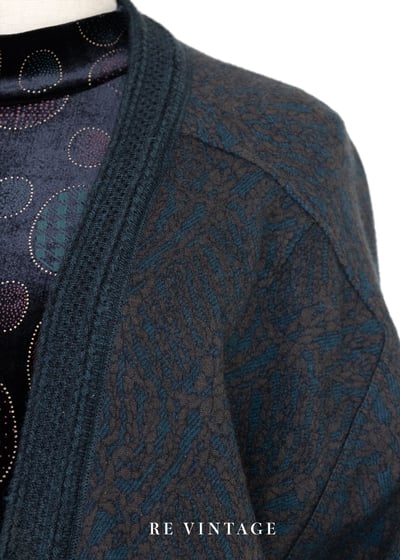 低調的綠棕色大理石紋路針織外套5