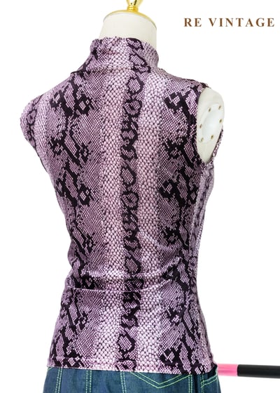 紫光蛇紋冷冽高領簍空絨布背心9