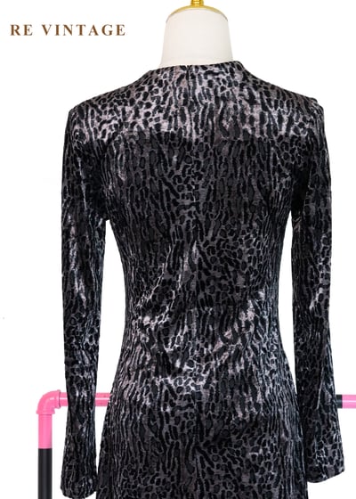 午夜獵場 - 非對稱領口抓皺豹紋迷你絨布洋裝13