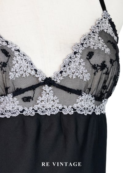 純白花朵透膚微辣細肩帶背心7