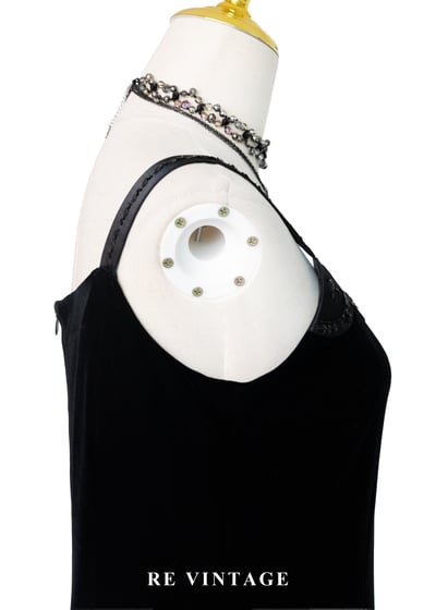 微光天鵝絨黑色連身裙8