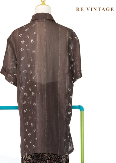 咖啡棕文青小幾何圖騰襯衫9