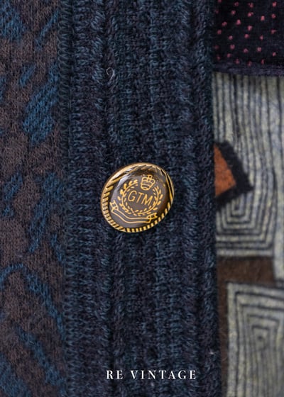 低調的綠棕色大理石紋路針織外套9