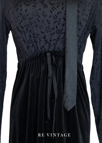 迷你小花透膚絨布長洋裝8