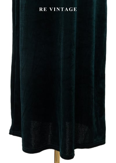 質感單品 - 柔霧深綠與苔綠光影細肩長洋裝14