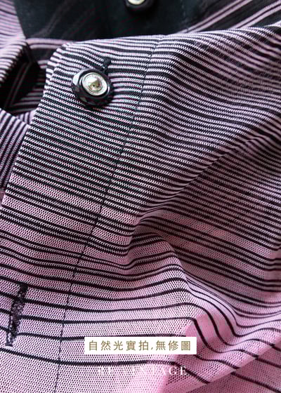 黑與粉相間線條網紗透膚上衣14