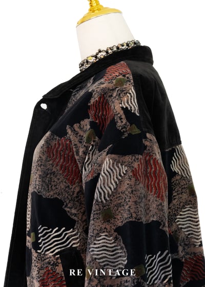 暗色拼貼圖騰藝術感絨布外套12