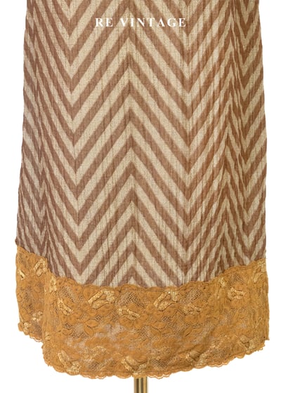 線條琥珀色蕾絲柔軟邊界美裙（27"）4