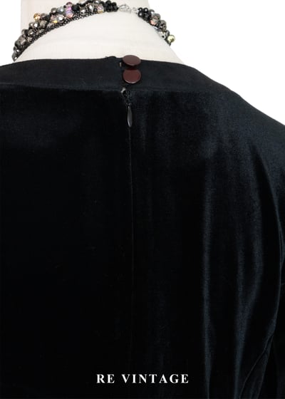 宮廷中優雅叛逆黑絨蕾絲洋裝13