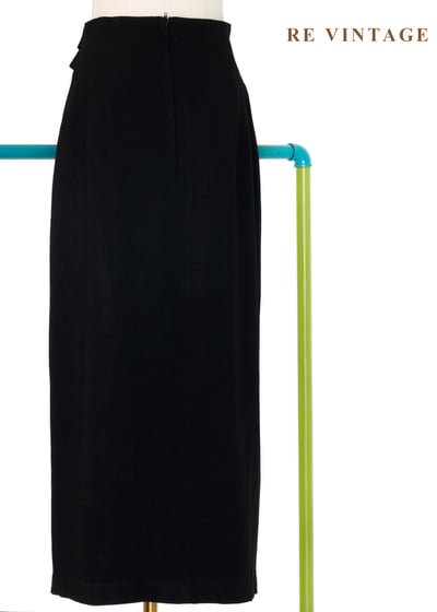 質感單品 - 高冷俐落的高腰金釦黑長裙（28"）9