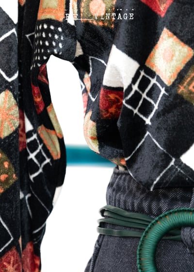 黑絨拼接圖騰薄款上衣11