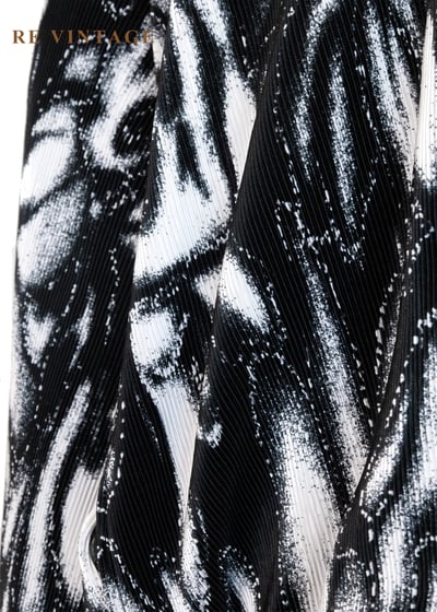 韓國製- 花印墨影翻湧褶紋外套10