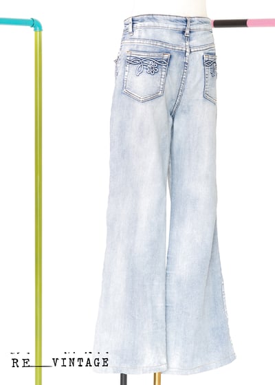 立體小花麻花捲淺色系牛仔褲10