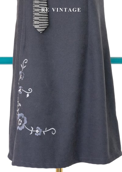 質感單品 - 詩意刺繡花卉深灰色秋冬洋裝4