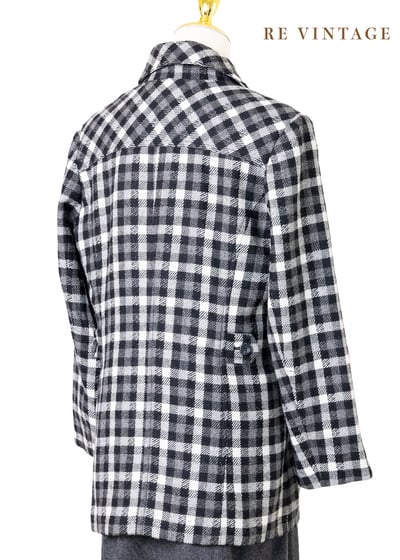 散發可愛氣質的黑灰色格紋毛料西裝外套6