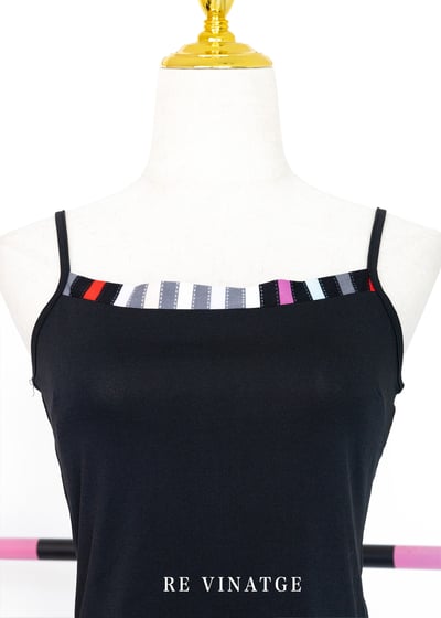 七彩色階黑色彈性細肩帶背心3