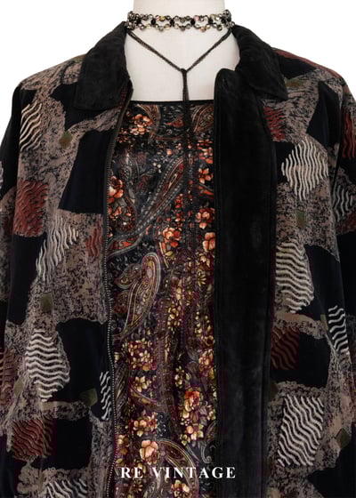 暗色拼貼圖騰藝術感絨布外套3