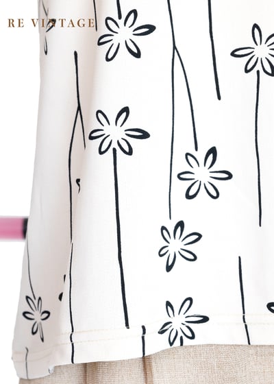 米白小黑花單隻飄飄可愛上衣6