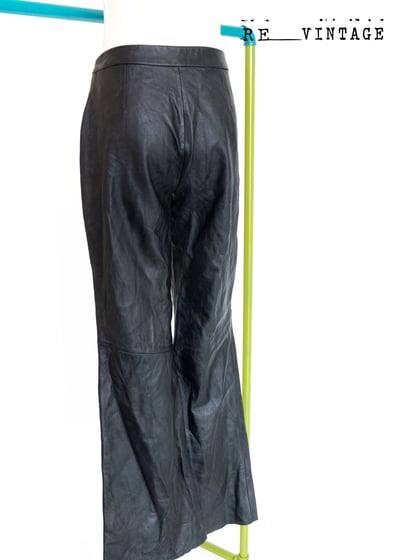 黑色皮革喇叭褲5