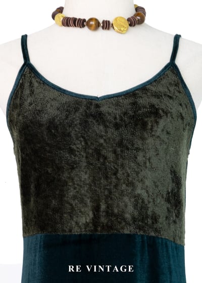 質感單品 - 柔霧深綠與苔綠光影細肩長洋裝5