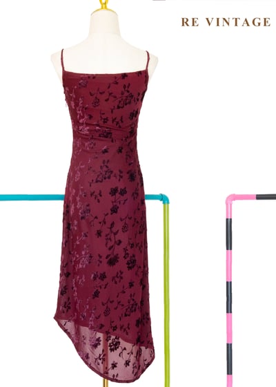 夜宴紅影浮雕花卉細肩帶洋裝13