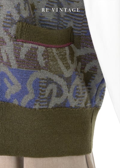 軍綠色の抽象線條針織毛背心11