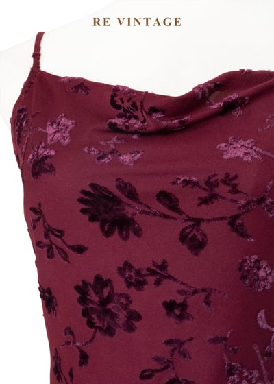 夜宴紅影浮雕花卉細肩帶洋裝9