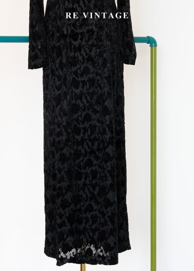 Splash 剪影露肩黑絨長洋裝5