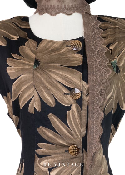 褐色大花黑底復古洋裝5