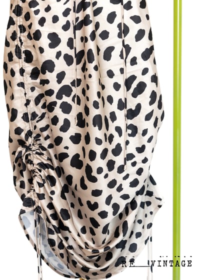 光滑小豹紋露背側邊抽皺洋裝9