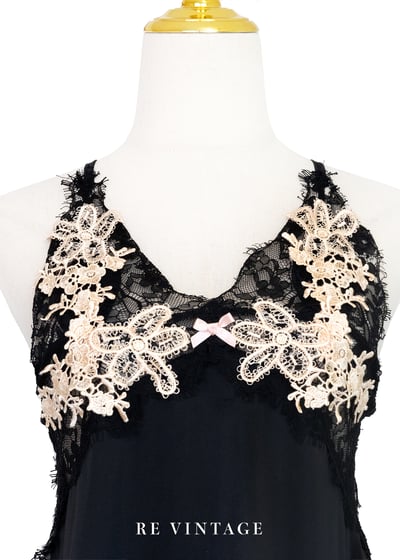 奶霧花語甜美黑系細肩帶背心3