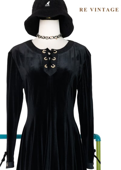 宮廷中優雅叛逆黑絨蕾絲洋裝3