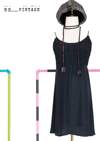 『紐約寶物』氣質の抓皺紋路黑色細肩帶洋裝1