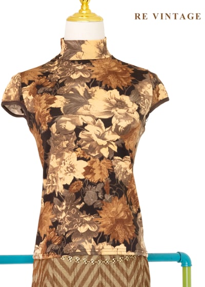 午後花市焦糖色上衣1