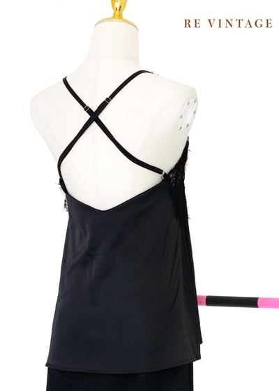 奶霧花語甜美黑系細肩帶背心8