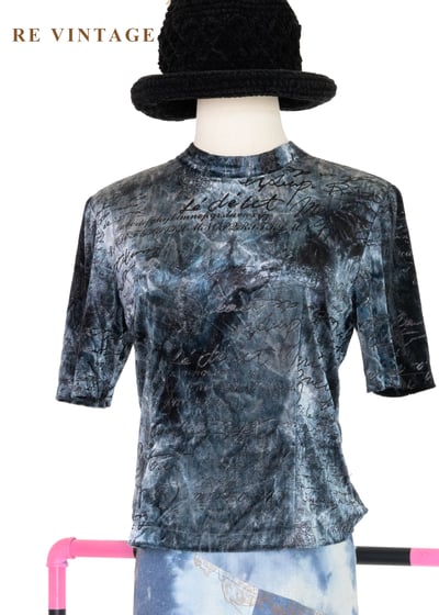 冷光藍灰調舊信紙絨布上衣1