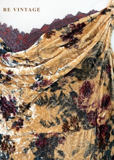 酒紅玫瑰琥珀滿版繁花絨布長洋裝9