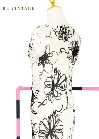 色鉛筆小花米白色洋裝5