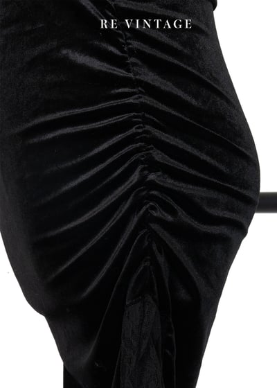 絲絨光澤蕾絲細肩帶洋裝9