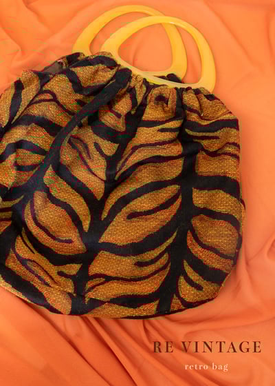 一個黃橘色有個性的復古包5
