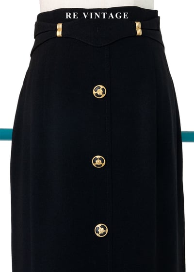 質感單品 - 高冷俐落的高腰金釦黑長裙（28"）3