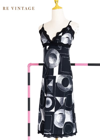 『歐洲寶物』黑與白幾何圖形pixelated印花細肩帶洋裝1