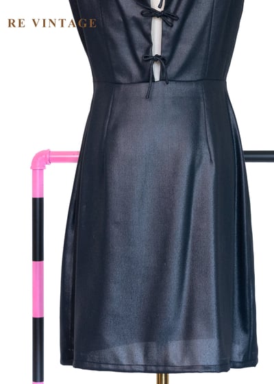 質感單品 - 黑光繫結簡約露背迷你洋裝12