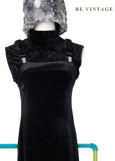 極簡主義 - 銀釦黑絨吊帶長洋裝3