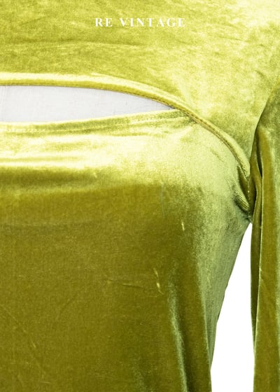 高領胸前簍空黃綠色絨布上衣5