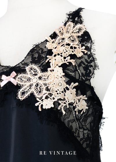 奶霧花語甜美黑系細肩帶背心5