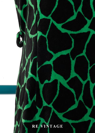 螢光綠長頸鹿紋絨布迷你洋裝7